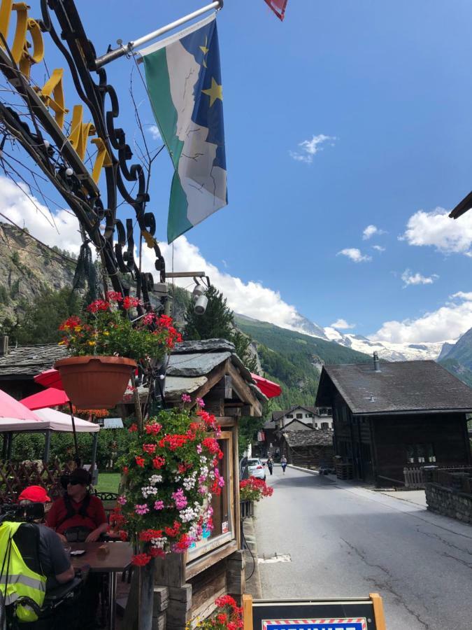 Au Village D'Evolene, Tres Joli Studio Calme Et Ensoleille Bagian luar foto